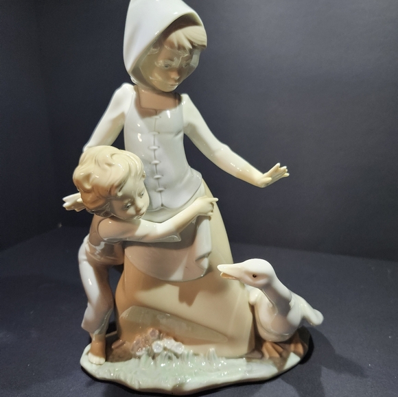 Vintage Lladro Avoiding The Goose Figurine #5033